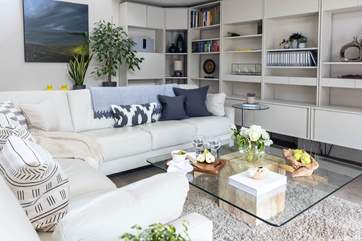Contemporary furnishings match the rustic charm here.