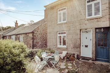 Trepen is a semi-detached cottage and shares the front courtyard with the neighbouring cottage.