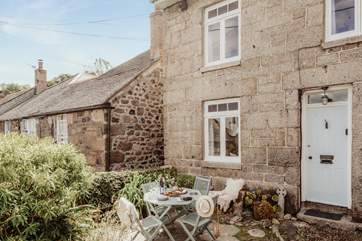Welcome to Trepen, located in the heart of Mousehole. Two little steps lead up to the front door.