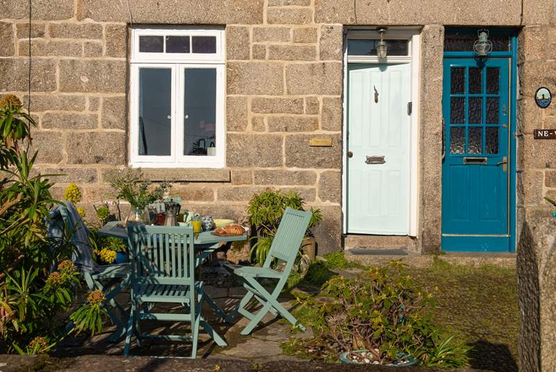 Trepen is a semi-detached cottage and shares the front courtyard with the neighbouring cottage. 