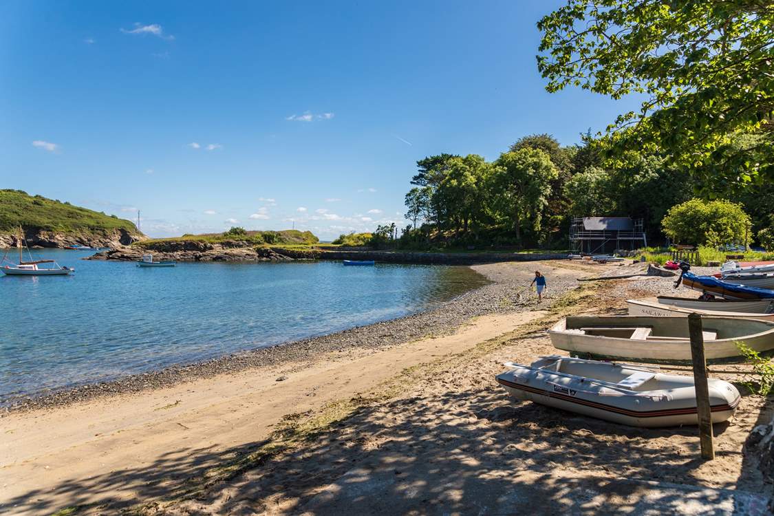 What pretty coves might you find on the Helford?