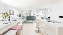 Reverse level living at its best in this sleek holiday home.