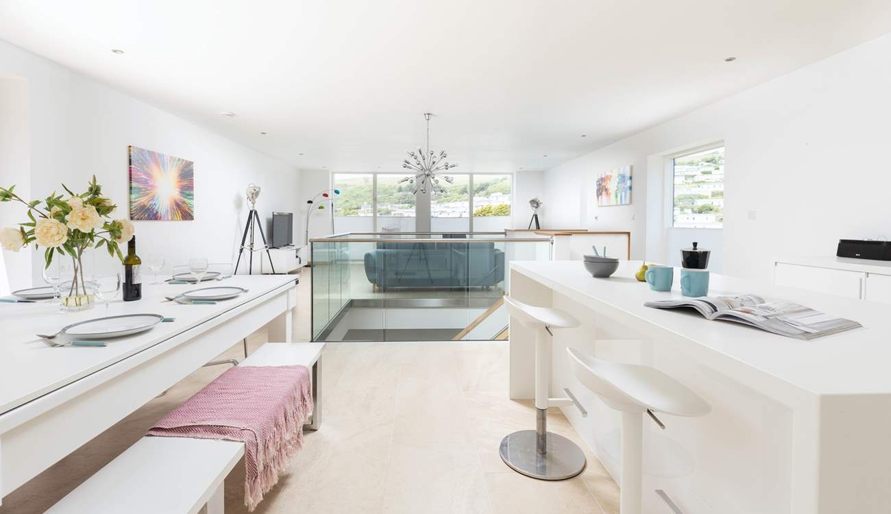 Reverse level living at its best in this sleek holiday home.