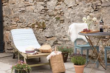 The outside space to the rear of the property is a glorious suntrap, equipped with garden furniture for alfresco meals and idle time.