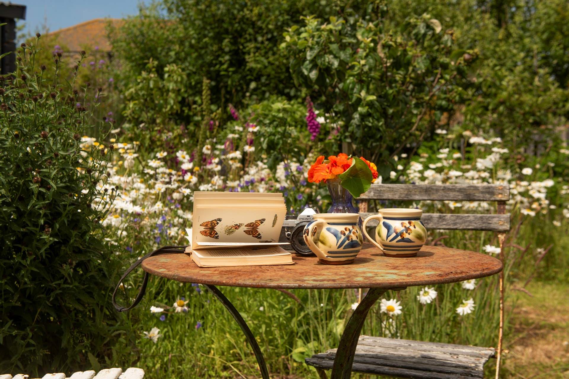 The perfect spot for some light reading and a cup of coffee. 