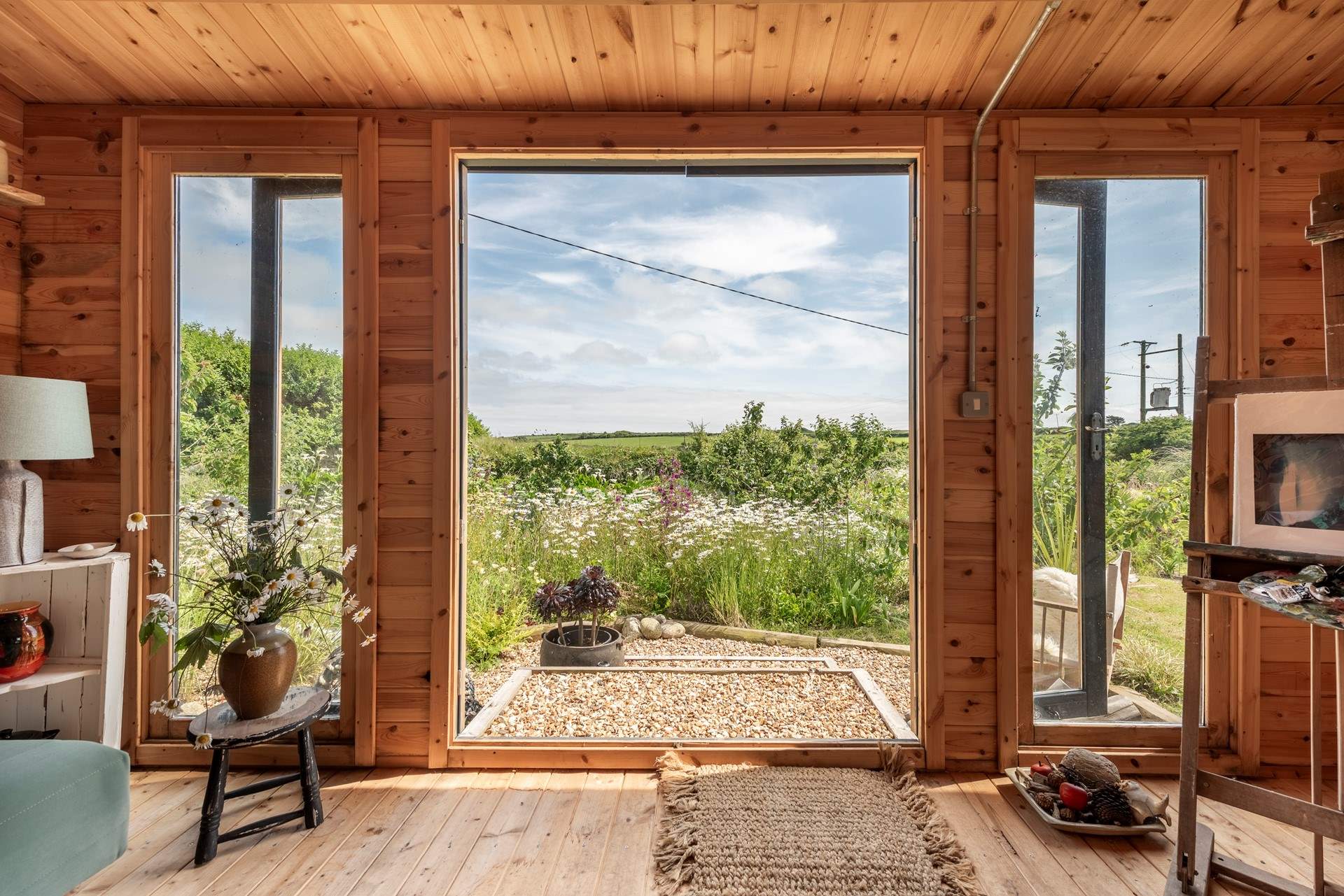 With views of the beautiful meadow and countryside beyond, you will be spoilt for choice on what to paint first. 