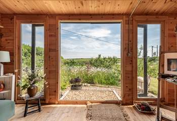 With views of the beautiful meadow and countryside beyond, you will be spoilt for choice on what to paint first. 