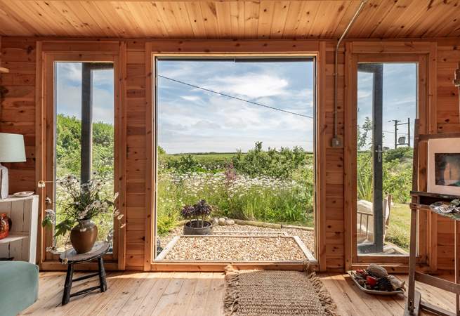With views of the beautiful meadow and countryside beyond, you will be spoilt for choice on what to paint first. 