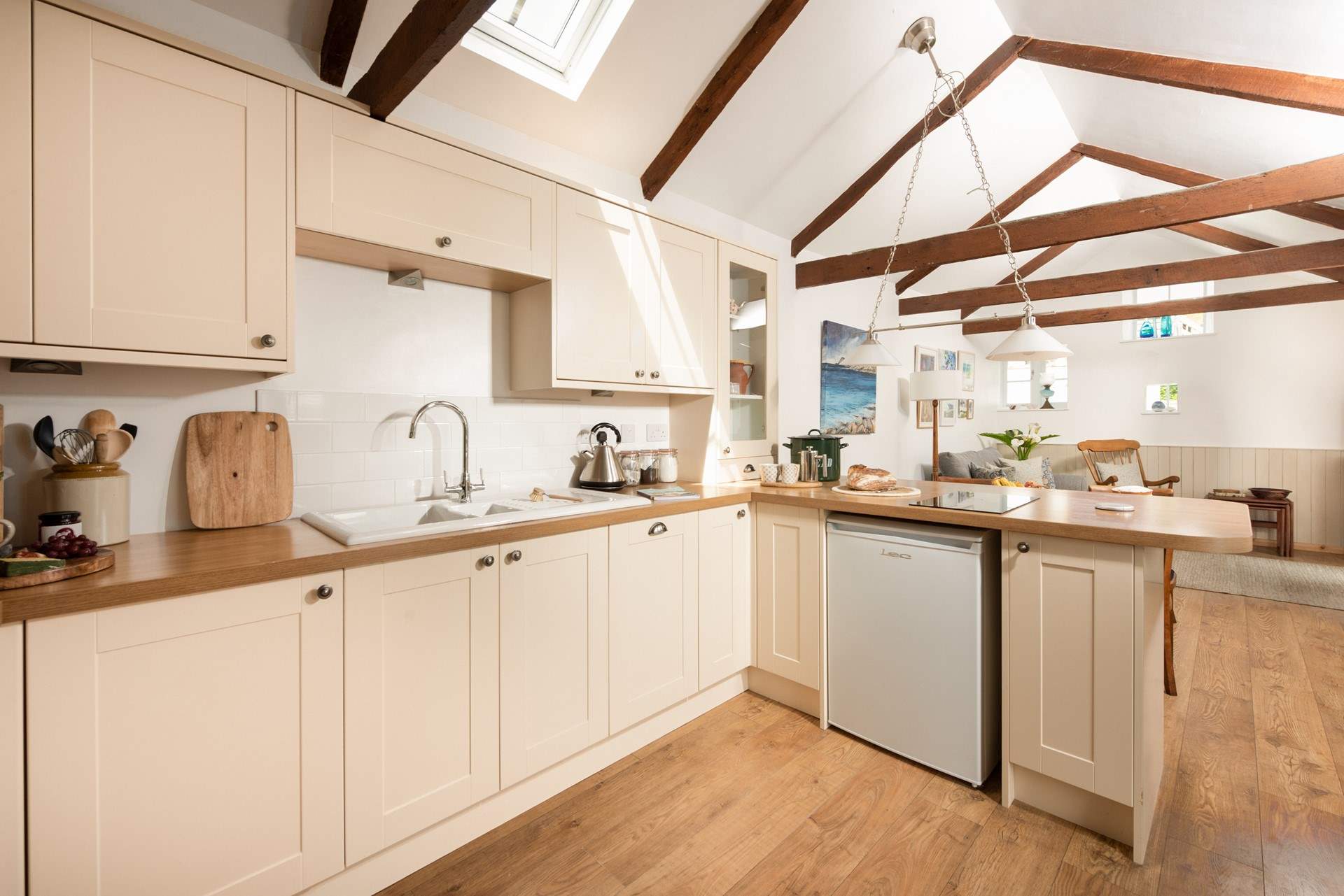 The well-equipped kitchen.