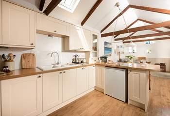 The well-equipped kitchen.