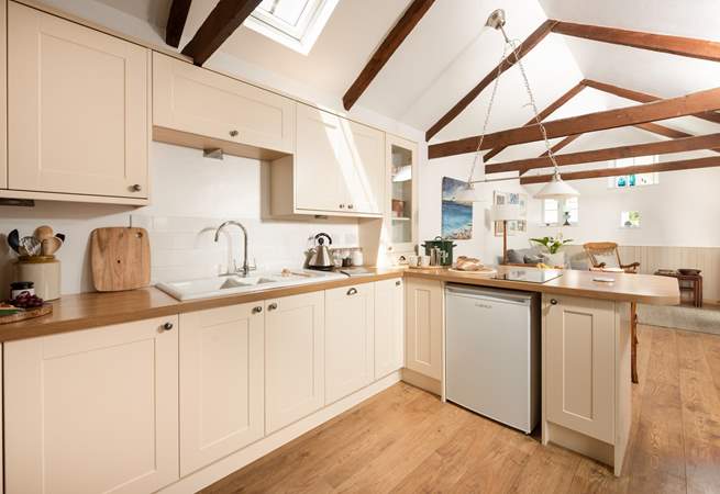 The well-equipped kitchen.