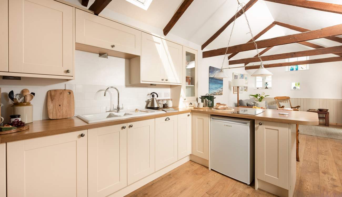 The well-equipped kitchen.