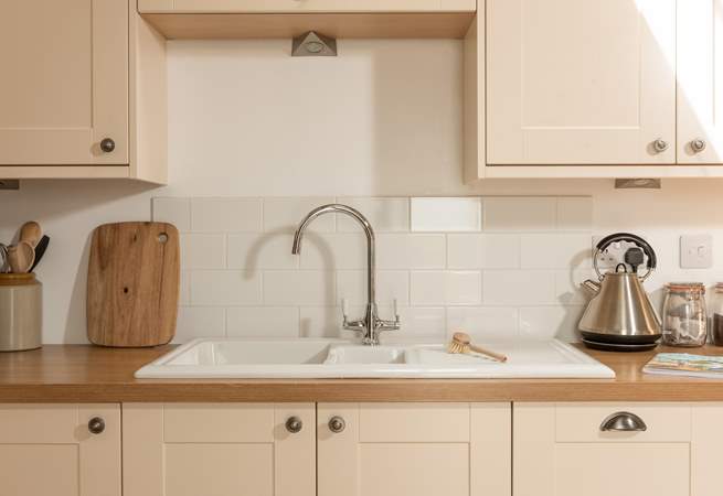 The gorgeous kitchen. Foodie fans will enjoy preparing dishes in here. 