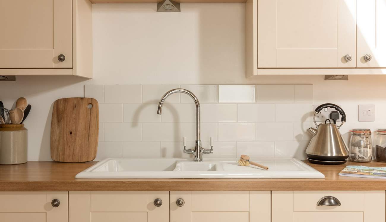 The gorgeous kitchen. Foodie fans will enjoy preparing dishes in here. 