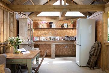 Your quirky outdoor kitchen, but as you can see this little haven is perfect in every season!