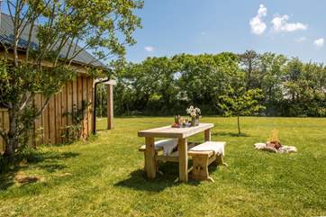 Al fresco dining for breakfast, lunch and dinner... pure bliss!