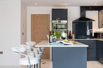 Enjoy a pre-dinner drink and nibbles around the island in the kitchen.