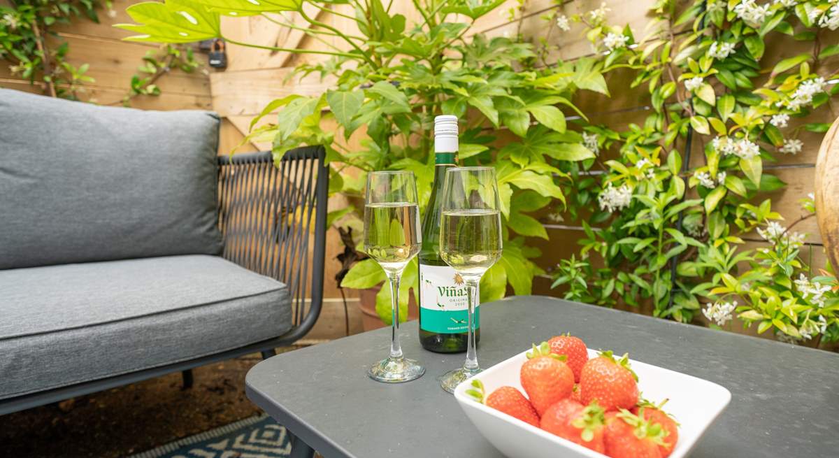 Sit back and relax surrounded by good company and refreshments after a day exploring.