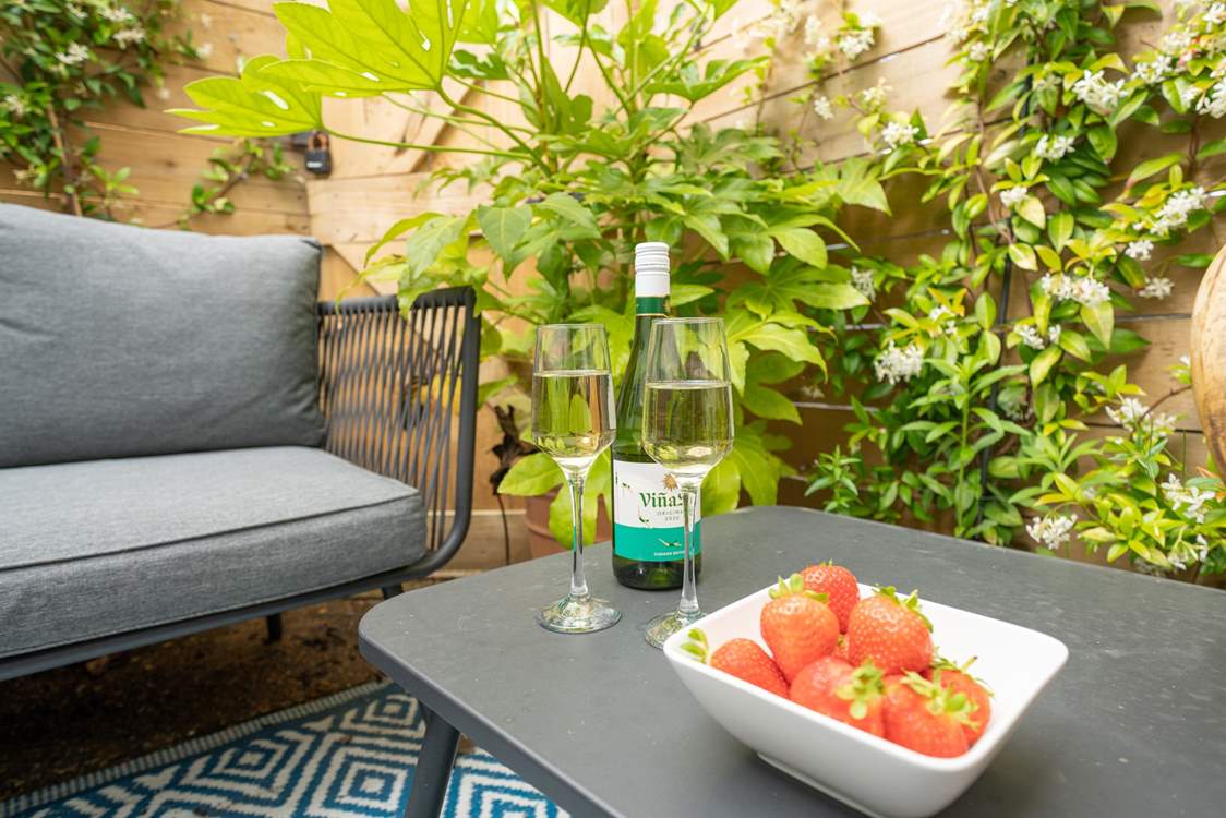 Sit back and relax surrounded by good company and refreshments after a day exploring.