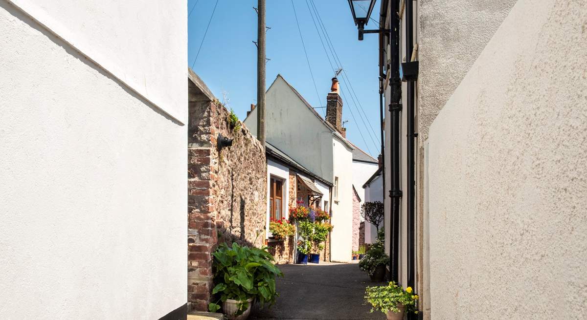 Kingsand, along with its adjoining village Cawsand, has delightful little streets and alleyways.