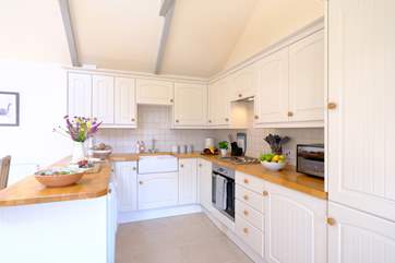Cook up a treat in this well-equipped kitchen, perfect for your Cornish getaway.