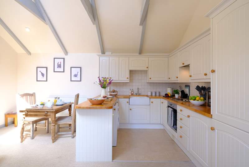 The kitchen and dining area, cooked breakfast anyone?