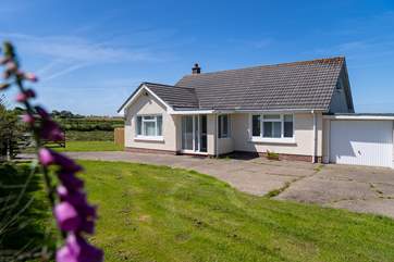 Nestling amongst rolling meadows and the deep blue sea, welcome to Sea Breeze.