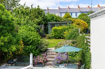The pretty garden.