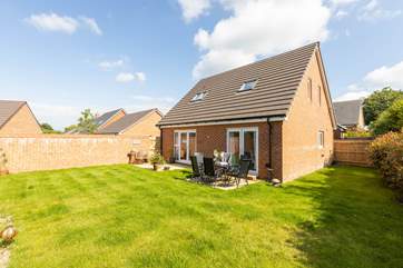 Light up the barbecue and cook up a treat in the sun.