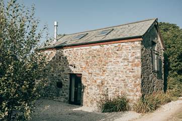 Located on Goonown Lane, Bower Barn sits down a charming and historic part of St Agnes (also loved by local walkers). The gravelled area is where you park your car.