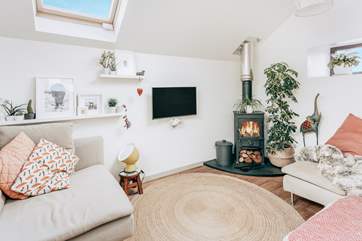 How perfect does this living area look?