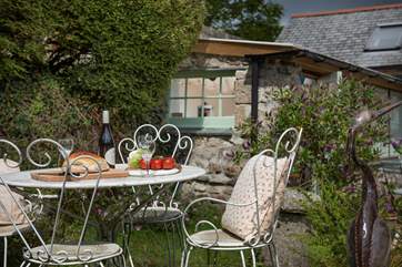 Looks like the perfect place for an al fresco lunch.