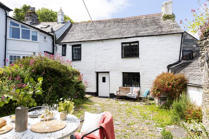 No 4,Sleeps 6 + cot, Boscastle