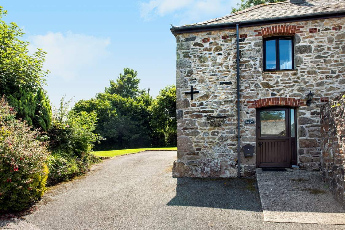 Welcome to Bray Cottage, the ground floor apartment of this barn conversion.