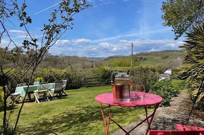 Marlborough Cottage is a 3 bedroom thatched, dog friendly cottage near Lyme Regis