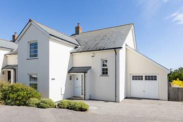 Coastal View is located in the fabulous seaside village of Portscatho.