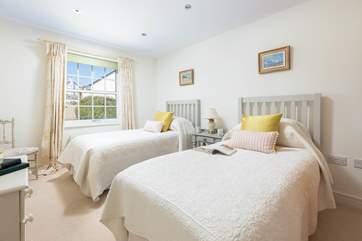 Lovely twin bedroom 3.