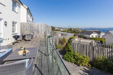 Coastal View is a short stroll away from the beaches and quaint harbourside.