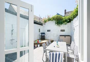 The sunny courtyard is equipped with a barbecue, outdoor shower and outdoor seating. Perfect for al fresco dining. 