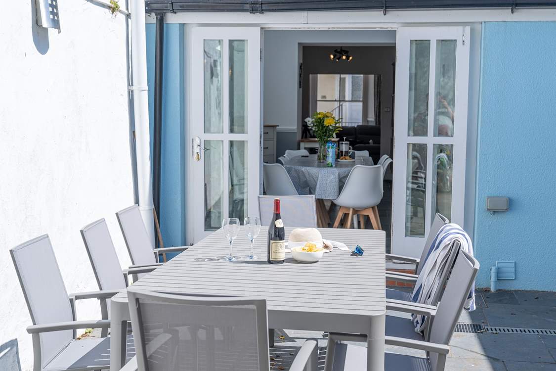 Al fresco dining in the sun after a day making the most of the beach, perfect.