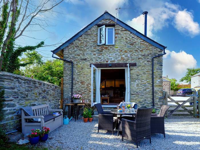 Pendower Barn, Sleeps 4 in Portscatho