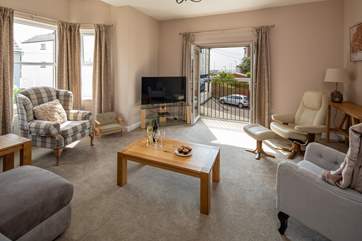 The relaxing sitting-room with super comfy chaise lounge sofa.