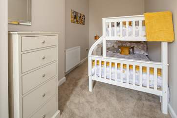 Cosy bedroom 1 has bunk-beds with a double underneath for flexibility however this room is only suitable for two guests.