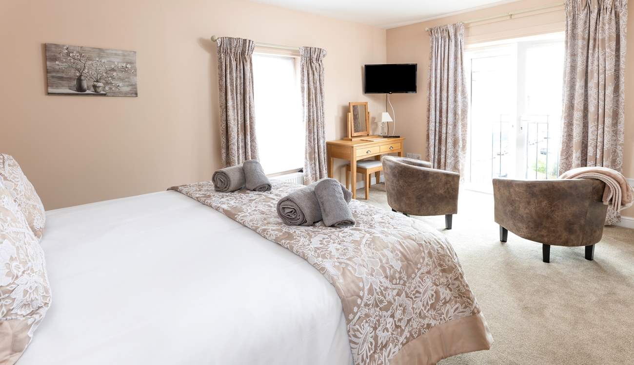 The sea is just a stone's throw away, and you can see it from bedroom 2.