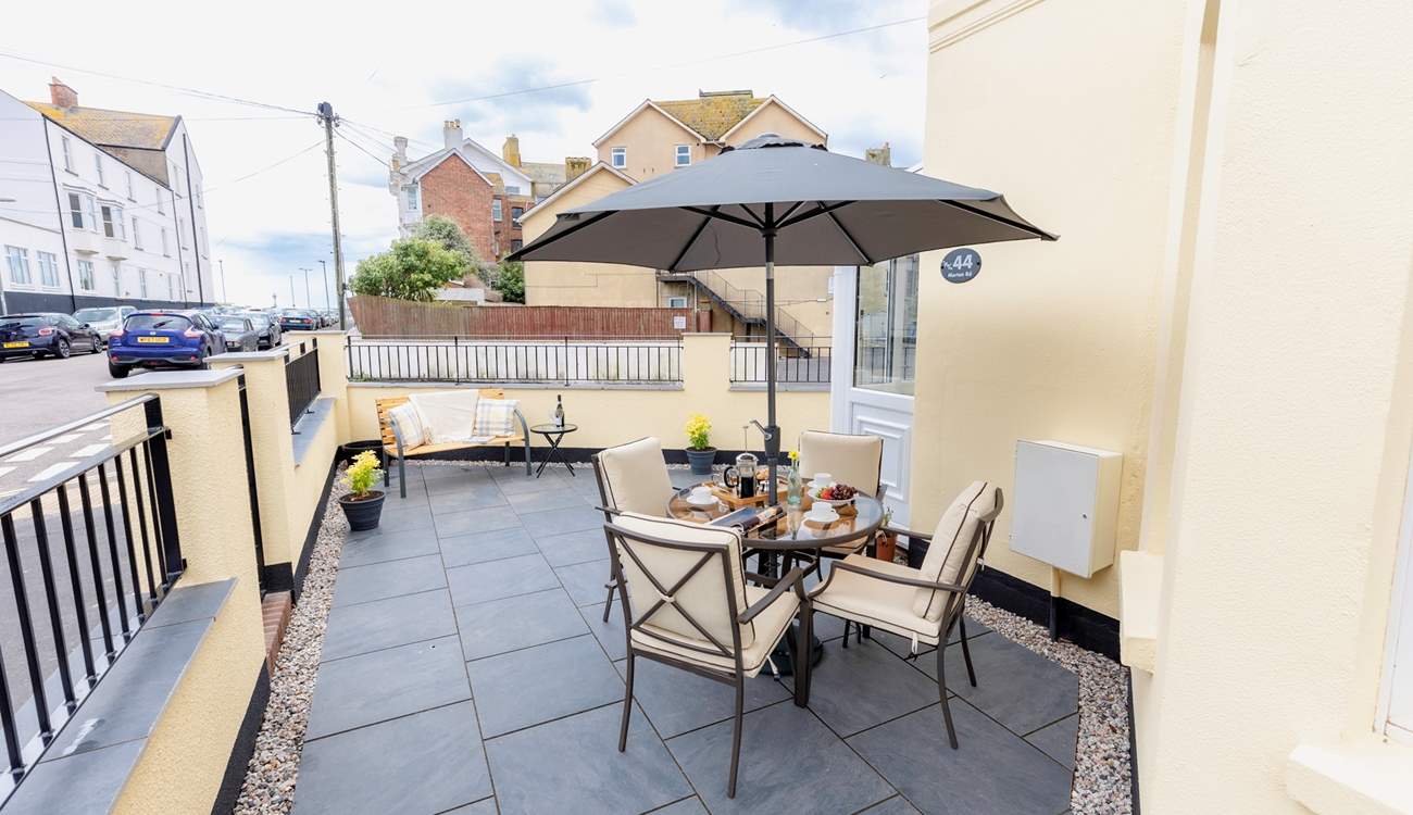 Breakfast al fresco.