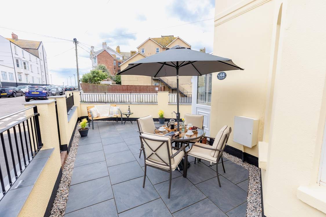 Breakfast al fresco.