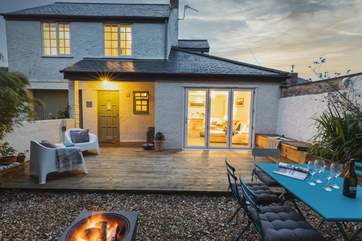 As dusk falls, fire up the barbecue and enjoy al fresco dining.
