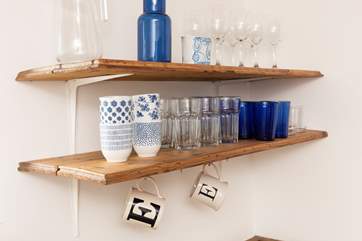 Love the colour co-ordinated glassware and crockery.