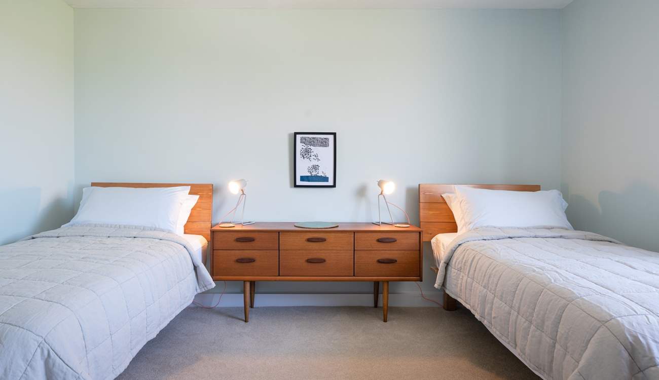 The cosy twin bedroom.