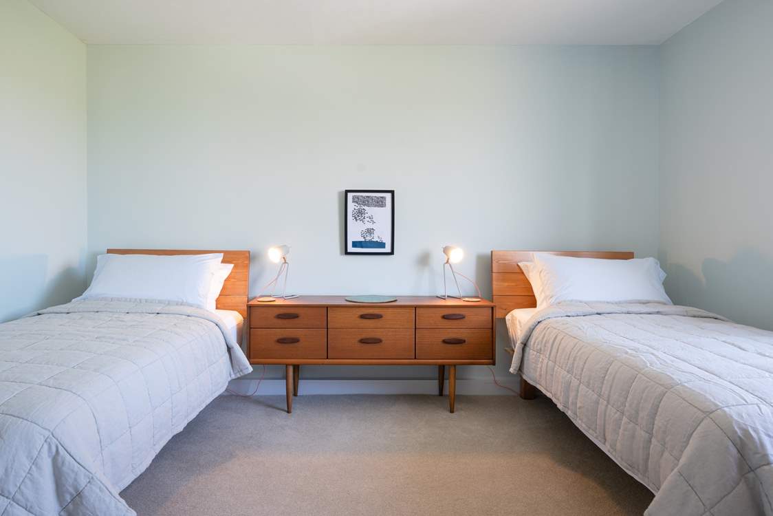 The cosy twin bedroom.